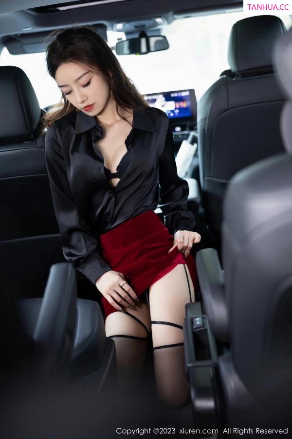   [XiuRen]高清写真图 2023.12.26 No.7867 苏曼兮 短裙黑丝第31张图片